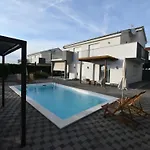 Superior Four Bedroom With Private Pool 2 Debeljak