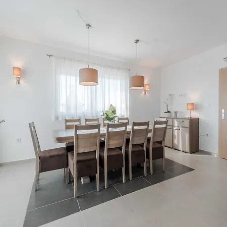 Superior Four Bedroom With Private Pool 2 Vila Debeljak