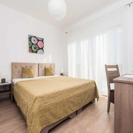 Superior Four Bedroom With Private Pool 2 Debeljak