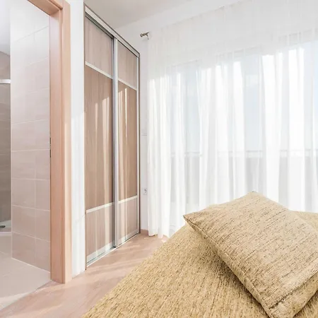 Vila Superior Four Bedroom With Private Pool 2 Debeljak