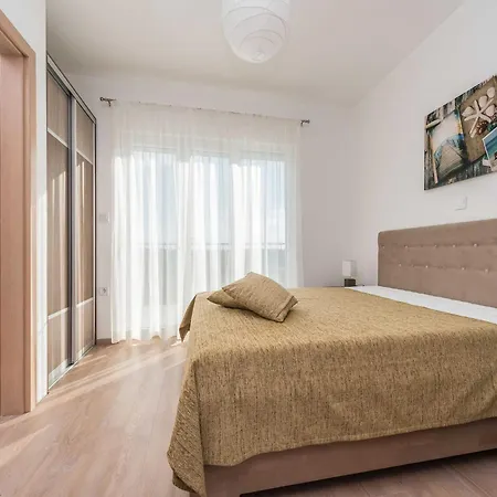 Vila Superior Four Bedroom With Private Pool 2 Debeljak