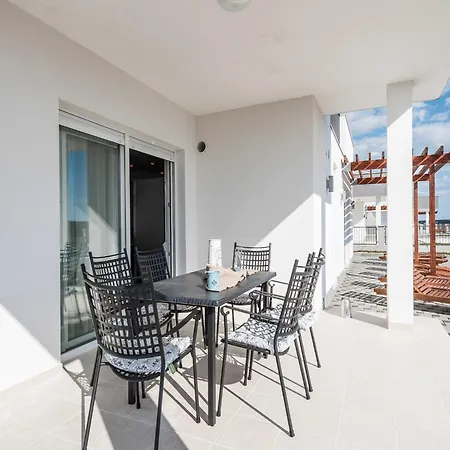 Vila Superior Four Bedroom With Private Pool 2 *