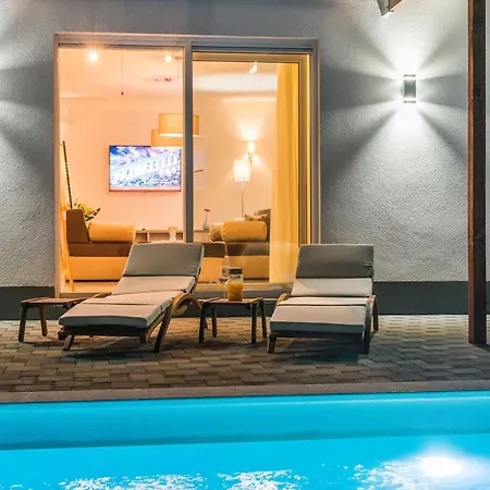 Superior Four Bedroom With Private Pool 2 Vila