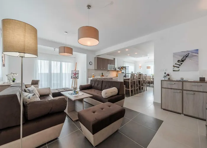 Superior Four Bedroom With Private Pool 2 Villa Debeljak