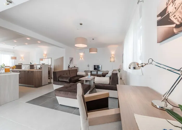 Superior Four Bedroom With Private Pool 2