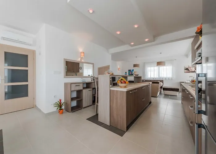 Superior Four Bedroom With Private Pool 2 Villa Debeljak