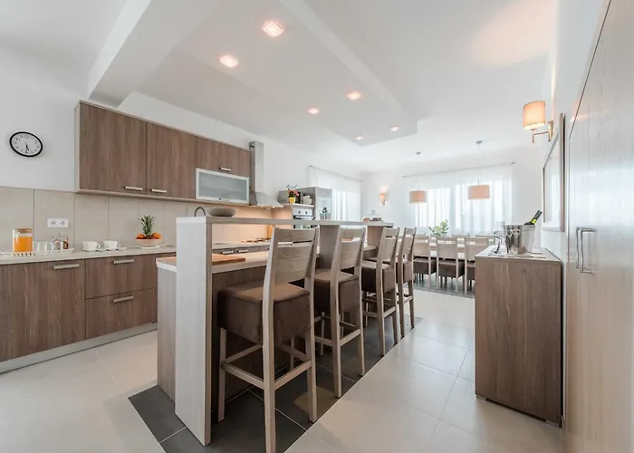 Superior Four Bedroom With Private Pool 2