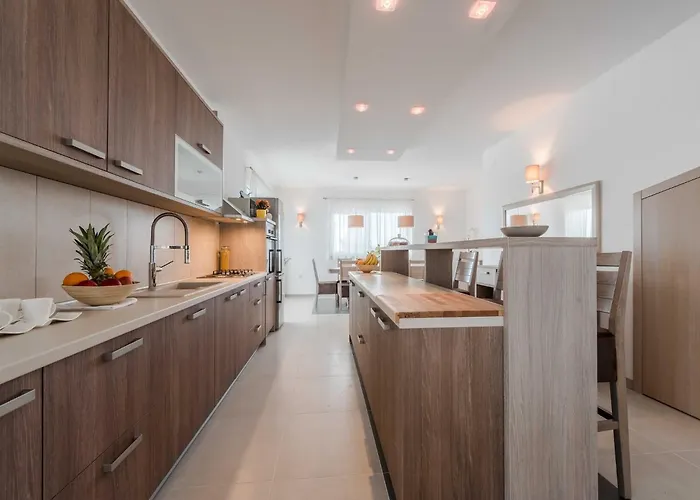 Superior Four Bedroom With Private Pool 2 *