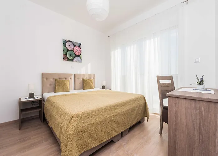 Superior Four Bedroom With Private Pool 2 Debeljak
