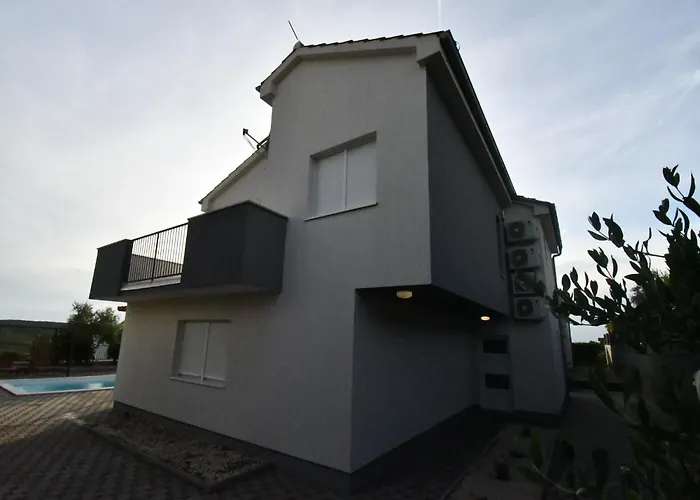 Superior Four Bedroom With Private Pool 2