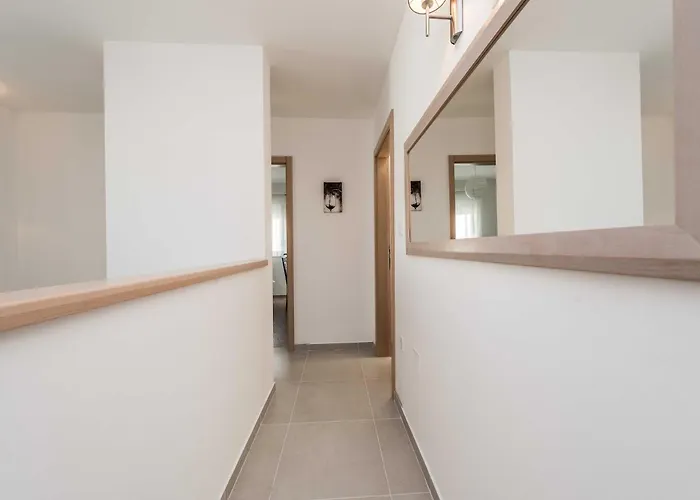 Superior Four Bedroom With Private Pool 2 * Debeljak