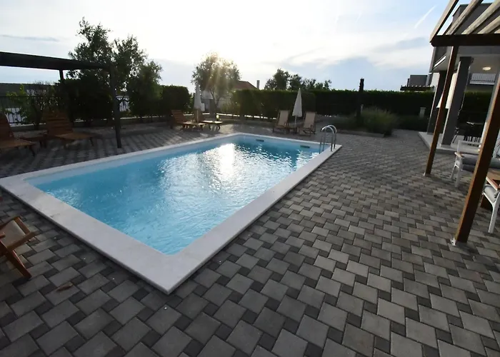 Superior Four Bedroom With Private Pool 2 Villa Debeljak