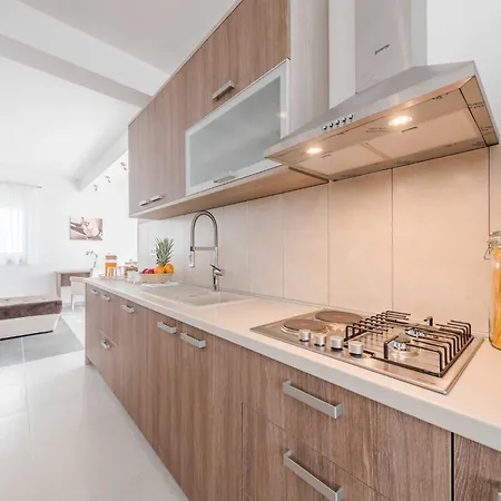 Superior Four Bedroom With Private Pool 2 *