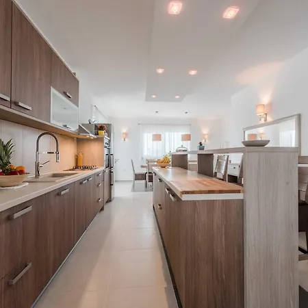 Superior Four Bedroom With Private Pool 2 *