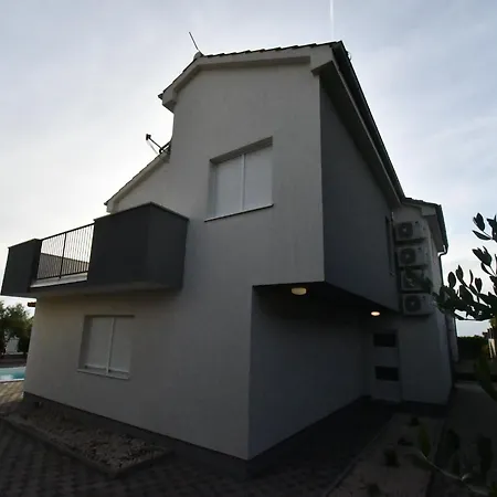 Superior Four Bedroom With Private Pool 2