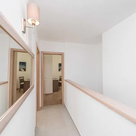 Willa Superior Four Bedroom With Private Pool 2