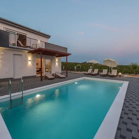 Villa Superior Four Bedroom With Private Pool 2