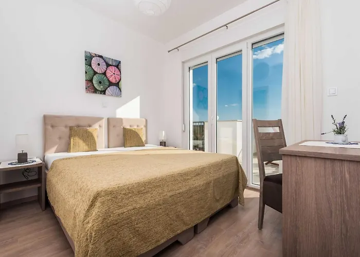Superior Four Bedroom With Private Pool 2 * Debeljak