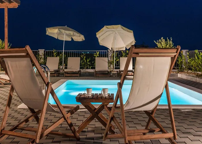 Superior Four Bedroom With Private Pool 2 빌라